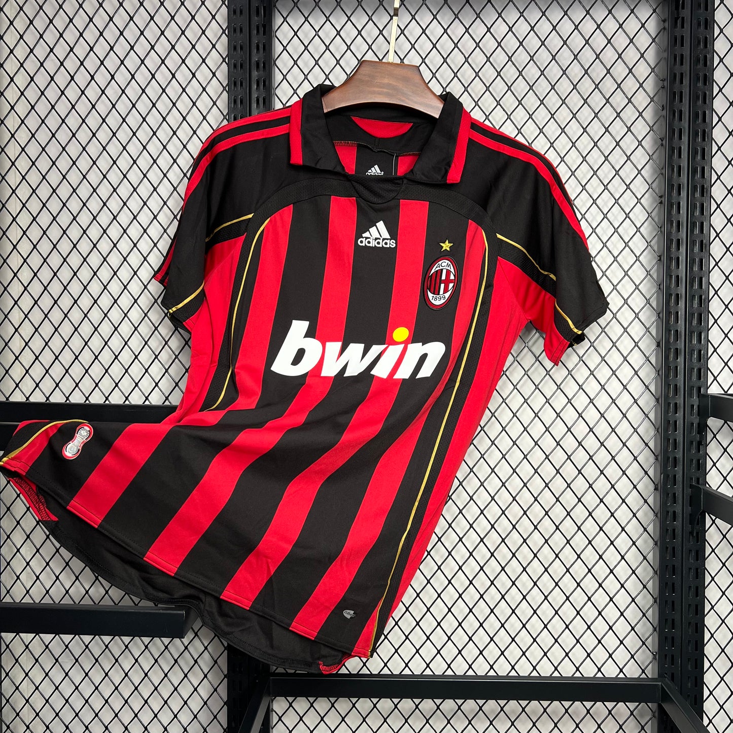 Retro AC Milan 2006/07 Home Shirt