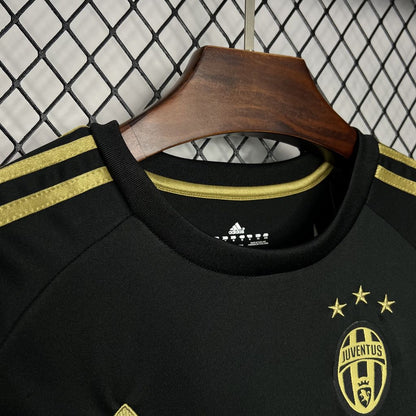 Retro Juventus 2015/16 Thirds Away Shirt