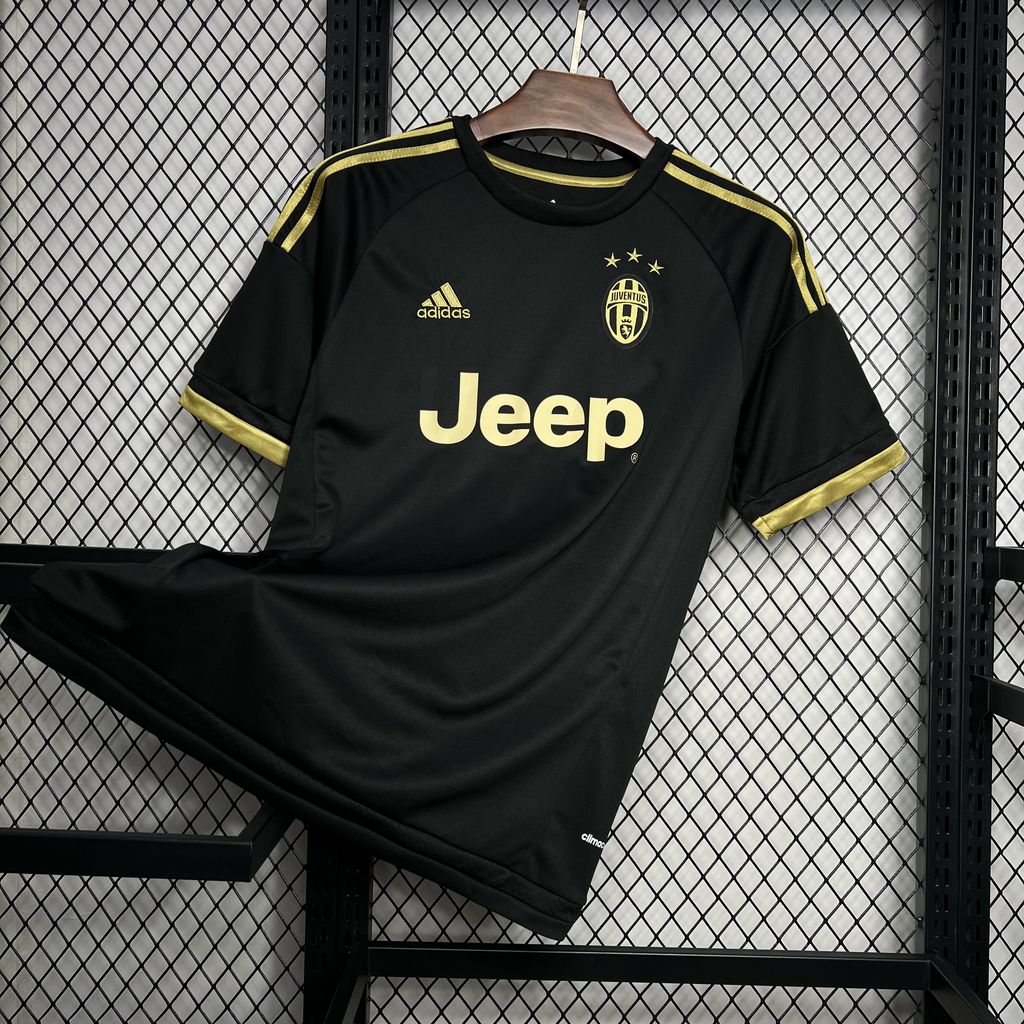 Retro Juventus 2015/16 Thirds Away Shirt